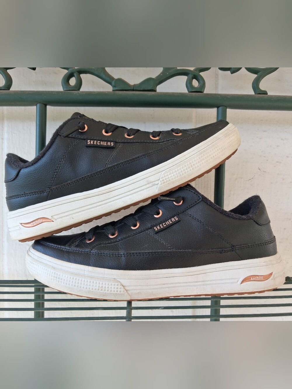 Skechers Arch Fit Meet Ya There-Leather 8.5 Womens